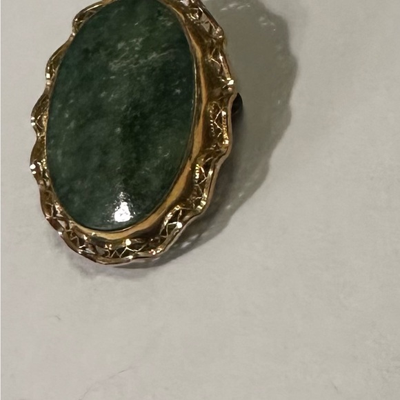 Gold fills Jade roach - Picture 1 of 7